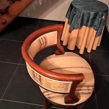 decoratieve stoel beschikbaar voor biedingen