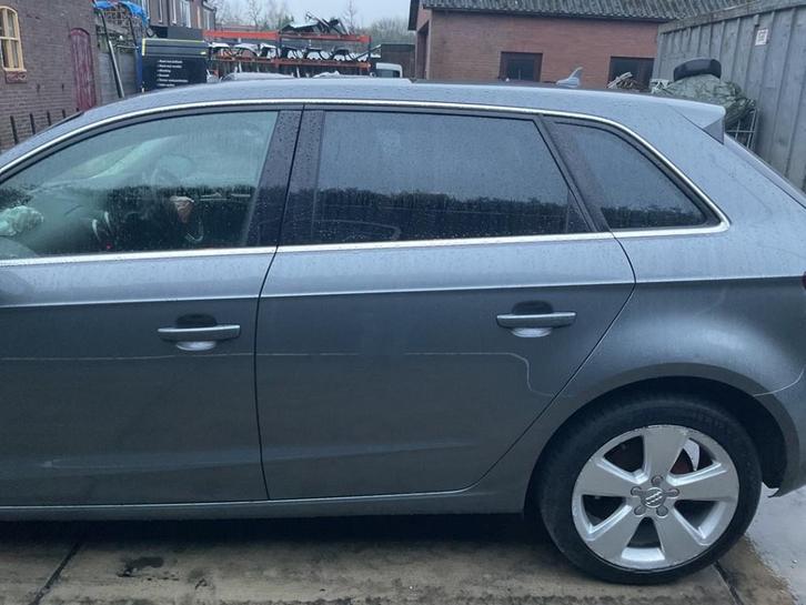 PORTIER LINKS ACHTER Audi A3 Sportback (8VA / 8VF), Auto-onderdelen, Carrosserie, Deur, Audi, Achter, Links, Gebruikt