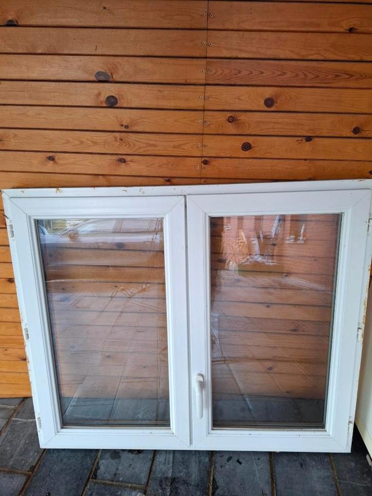 Wit PVC-frame met dubbele beglazing, Doe-het-zelf en Bouw, Glas en Ramen, Gebruikt, Gevelraam of Ruit, 80 tot 120 cm, 80 tot 120 cm