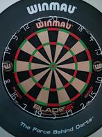 Darts bord Winmau blade 5 met ledverlichting en beschermrand, Sport en Fitness, Darts, Ophalen, Zo goed als nieuw, Dartbord