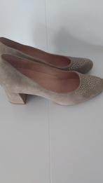 Tijdloze beige pumps, Ophalen of Verzenden, Zo goed als nieuw, Beige, Pumps