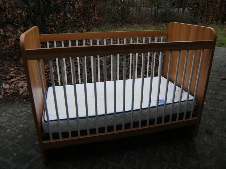 Babybedje met matras Multicare Junior Bedding, Kinderen en Baby's, Babywiegjes en Ledikanten, Zo goed als nieuw, Ledikant, Ophalen of Verzenden