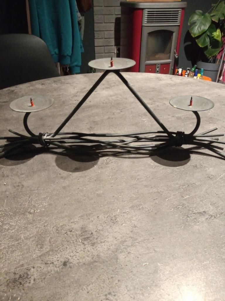 Moderne ijzeren kandelaar, Ophalen of Verzenden, Zwart