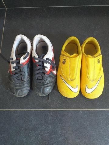 Niké, 2 paar voetbalschoenen maat 27 beschikbaar voor biedingen