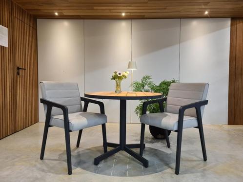 Charmante eettafel met 2 stoelen Outdoor gebruik tuinmeuben, Tuin en Terras, Tuinsets en Loungesets, Nieuw, Tuinset, Hardhout