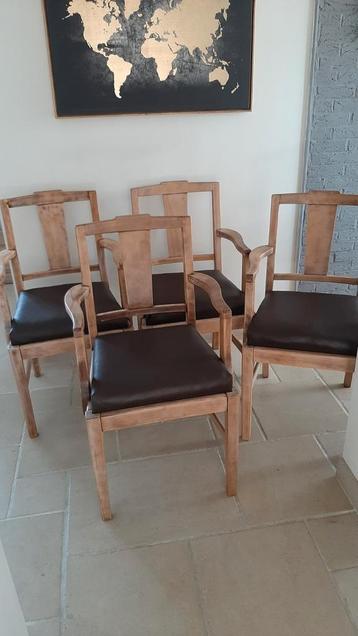 4 anciennes chaises en bois