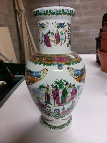 Mooie grote vaas beschikbaar voor biedingen