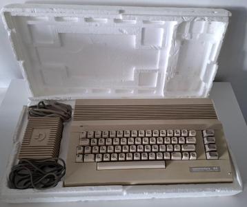 Commodore 64 & 64C lot met datasettes, laders, games, etc. beschikbaar voor biedingen