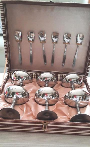 SERVICE A GLACE VINTAGE DANS COFFRET D´ORIGINE (1978) beschikbaar voor biedingen