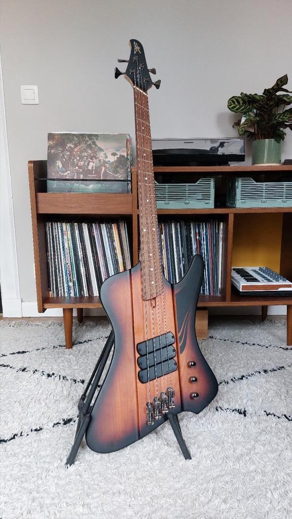 Dingwall D-Rock Std 4, Muziek en Instrumenten, Snaarinstrumenten | Gitaren | Bas, Zo goed als nieuw, Ophalen