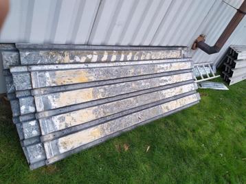 6 ijzeren platen  en 8 damwand platen, met 1paarden paneel beschikbaar voor biedingen