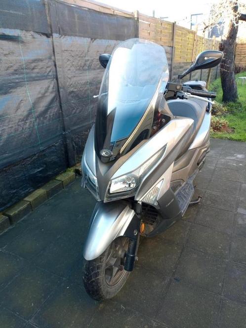 Kymco x town 125cc met koffer en extra scherm, Fietsen en Brommers, Scooters | Kymco, Gebruikt, Overige modellen, Benzine, Ophalen