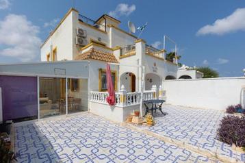 Ruime duplex woning met sauna in Torrevieja beschikbaar voor biedingen