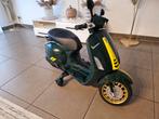 Kinderscooter Vespa Sprint 12 volt groen, Fietsen en Brommers, Ophalen of Verzenden