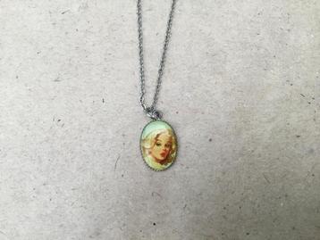 Halsketting met hanger Pin up meisje beschikbaar voor biedingen