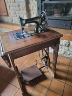 Machine a coudre avec meuble. Table repliable., Enlèvement