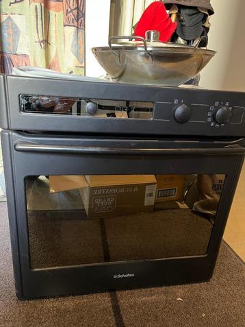 Mooie zwarte oven Scholtes en bijhorende gaskookplaat + wok beschikbaar voor biedingen