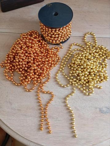 3 Goudkleurige Kerstslingers  beschikbaar voor biedingen