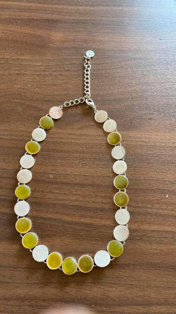 Halsketting zilverkleurig/groen, Handtassen en Accessoires, Kettingen, Zo goed als nieuw, Zilver, Groen, Ophalen of Verzenden