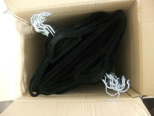 Kleerhangers 200stuks beschikbaar (Nieuwstaat), Kleding | Dames, Kledinghangers, Zo goed als nieuw, Fluweel, Kinderen en Volwassenen
