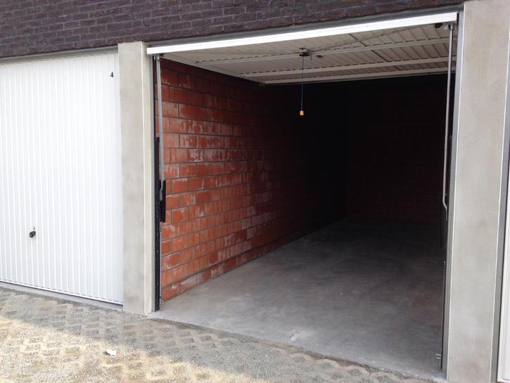 Grote autobox 7m + parking te huur Zwijndrecht, Immo, Garages en Parkeerplaatsen, Provincie Oost-Vlaanderen