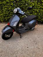 Vespa GTS 300cc grigio mat ( zo goed als nieuw), Ophalen, 300 cc, Benzine, Klasse B (45 km/u)