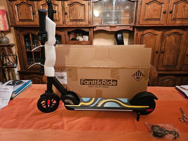 Elektrische scooter voor kinderen, Fietsen en Brommers, Steps, Zo goed als nieuw, Elektrische step (E-scooter), Ophalen of Verzenden