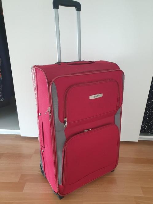 Valies reiskoffer gratis, Handtassen en Accessoires, Koffers, Gebruikt, Zacht kunststof, Uitschuifbare handgreep, Wieltjes, Ophalen