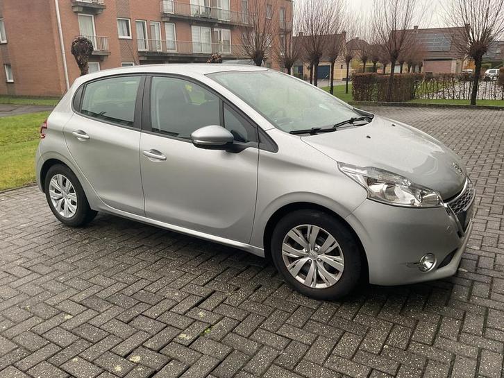 Peugeot 208 bwj 2015 met 4 winterbanden op velgen, Autos, Peugeot, Particulier, Airbags, Air conditionné, Verrouillage central