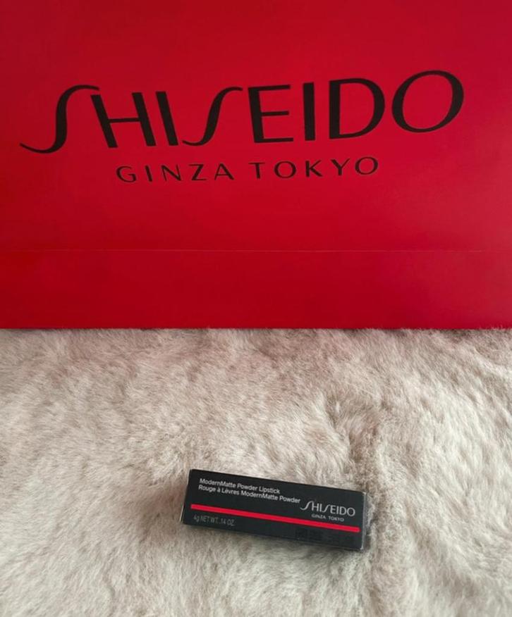 Shiseido nieuwe powder lipstick, Handtassen en Accessoires, Uiterlijk | Cosmetica en Make-up, Nieuw, Make-up, Lippen, Rood, Ophalen of Verzenden