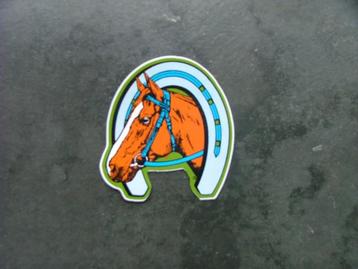 sticker paard in hoefijzer