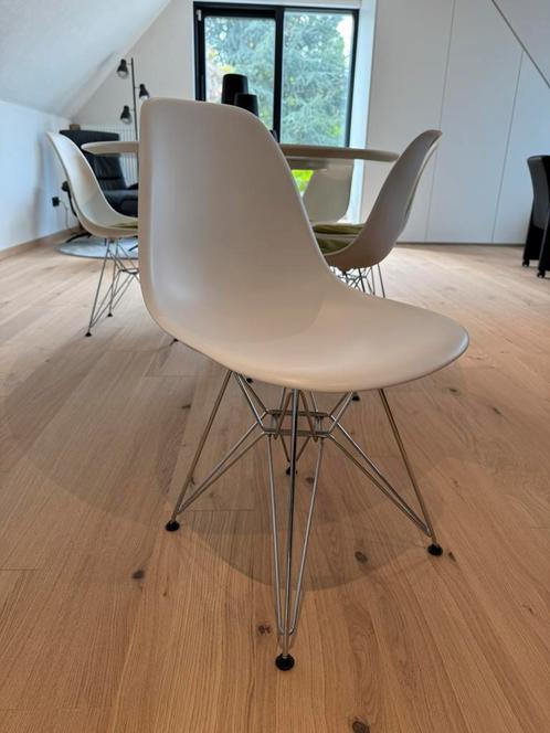 Vitra Eames Plastic Side Chair DSR, Huis en Inrichting, Stoelen, Zo goed als nieuw, Vijf, Zes of meer stoelen, Wit, Ophalen