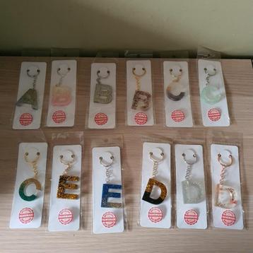 Zeer leuke zelfgemaakte sleutelhangers van Epoxy NIEUW beschikbaar voor biedingen
