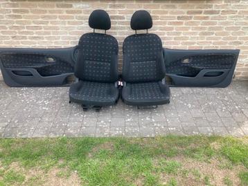 Stoelen en deurpanelen Citroen Saxo beschikbaar voor biedingen