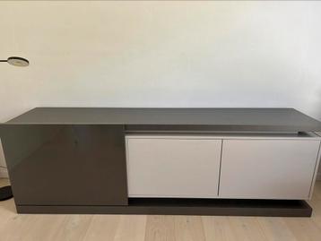 Dressoir incl. Ledstrip beschikbaar voor biedingen