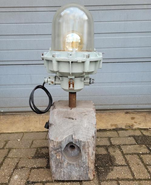 Antieke vloerlamp gemaakt van een meerpaal industriele lamp, Huis en Inrichting, Lampen | Vloerlampen, Zo goed als nieuw, 100 tot 150 cm
