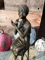 bronzen beeld dame met lipstick, Verzenden, Nieuw, Mens