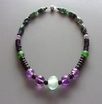 Ketting in paarse en groene glas met jade voor dames, Handtassen en Accessoires, Kettingen, Nieuw, Ophalen of Verzenden, Steen of Mineraal