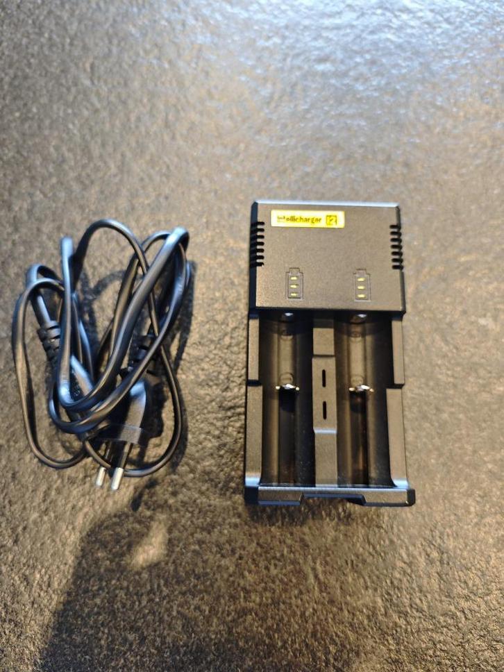 Nitecore Intellicharger i2 – slimme acculader, Audio, Tv en Foto, Fotografie | Accu's en Batterijen, Gebruikt, Ophalen of Verzenden