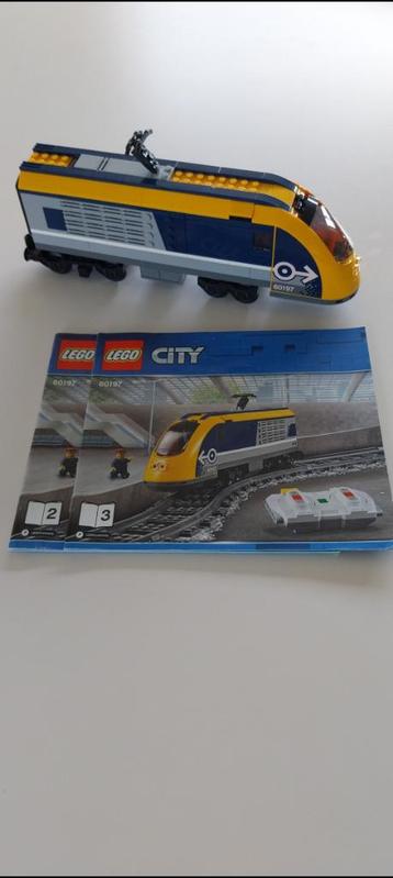 Lego 60197 trein: locomotief/ eindwagon