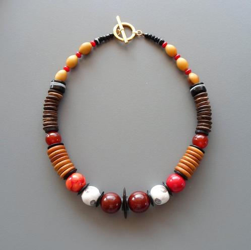 Collier africain en céramique, corail, bakélite et coco brun, Bijoux, Sacs & Beauté, Colliers, Neuf, Pierre ou Minéral, Rouge