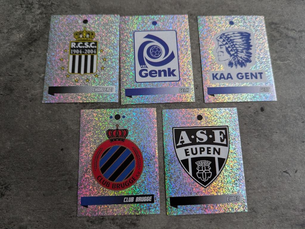 PANINI FOOTBALL 2011 Lot de 5 emblèmes/badges de foot  rares, Envoi, Neuf