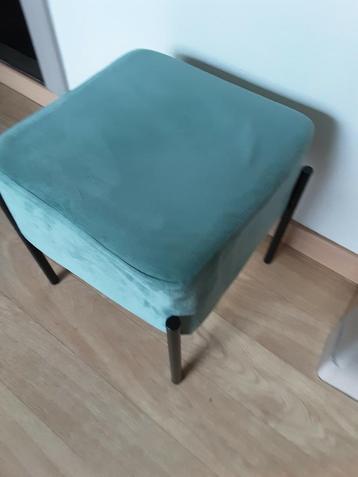 Schattig voetbankje  velvet ! MOET WEG SPOTPRIJS  beschikbaar voor biedingen