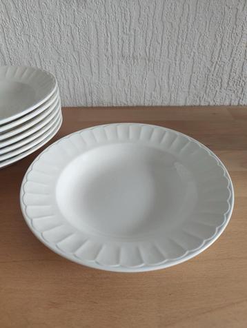 Diepe borden beschikbaar voor biedingen