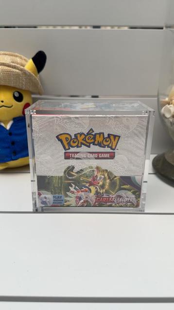Scarlet & Violet Booster Box + Acrylic Case beschikbaar voor biedingen