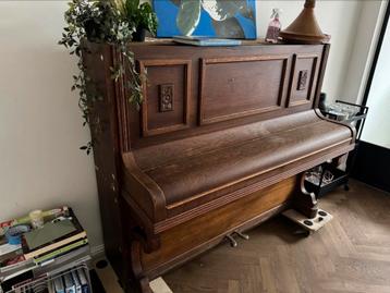 Oude piano - opknapper beschikbaar voor biedingen