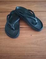 Nieuwe lederen slippers Zara 38, Kleding | Dames, Schoenen, Ophalen of Verzenden, Slippers