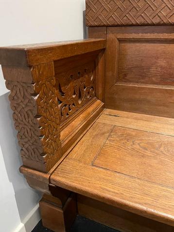 Banc de rangement en chene beschikbaar voor biedingen