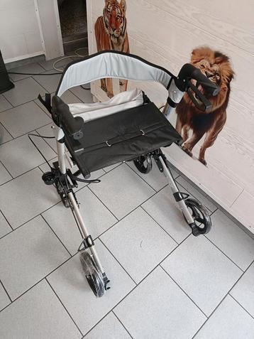 Tribune deambulateur pliable avec 4 roues assise freins NEUF beschikbaar voor biedingen