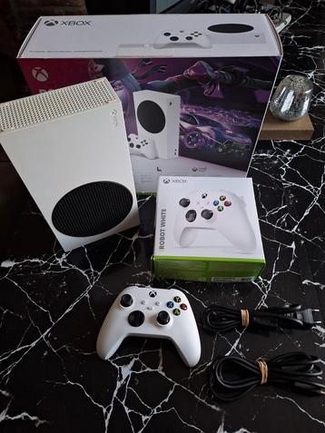 Console Microsoft XBOX Series S en boîte + Manette etc... disponible aux enchères